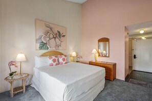 Studio, 1 King Bed, Balcony, Ocean View (Wailea Ekahi 12D) | 1 bedroom, individually decorated, individually furnished, bed sheets - Wailea Ekahi 12D - Budget Friendly Ocean View Studio w/ Lanai, Kitchen, WD, & AC (Kihei)