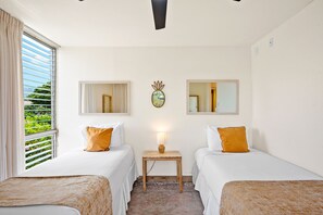 Huoneisto, useita sänkyjä, parveke, valtamerinäköala (Kamaole Nalu 301) | 2 makuuhuonetta, yksilöllisesti sisustettu, yksilöllisesti kalustettu