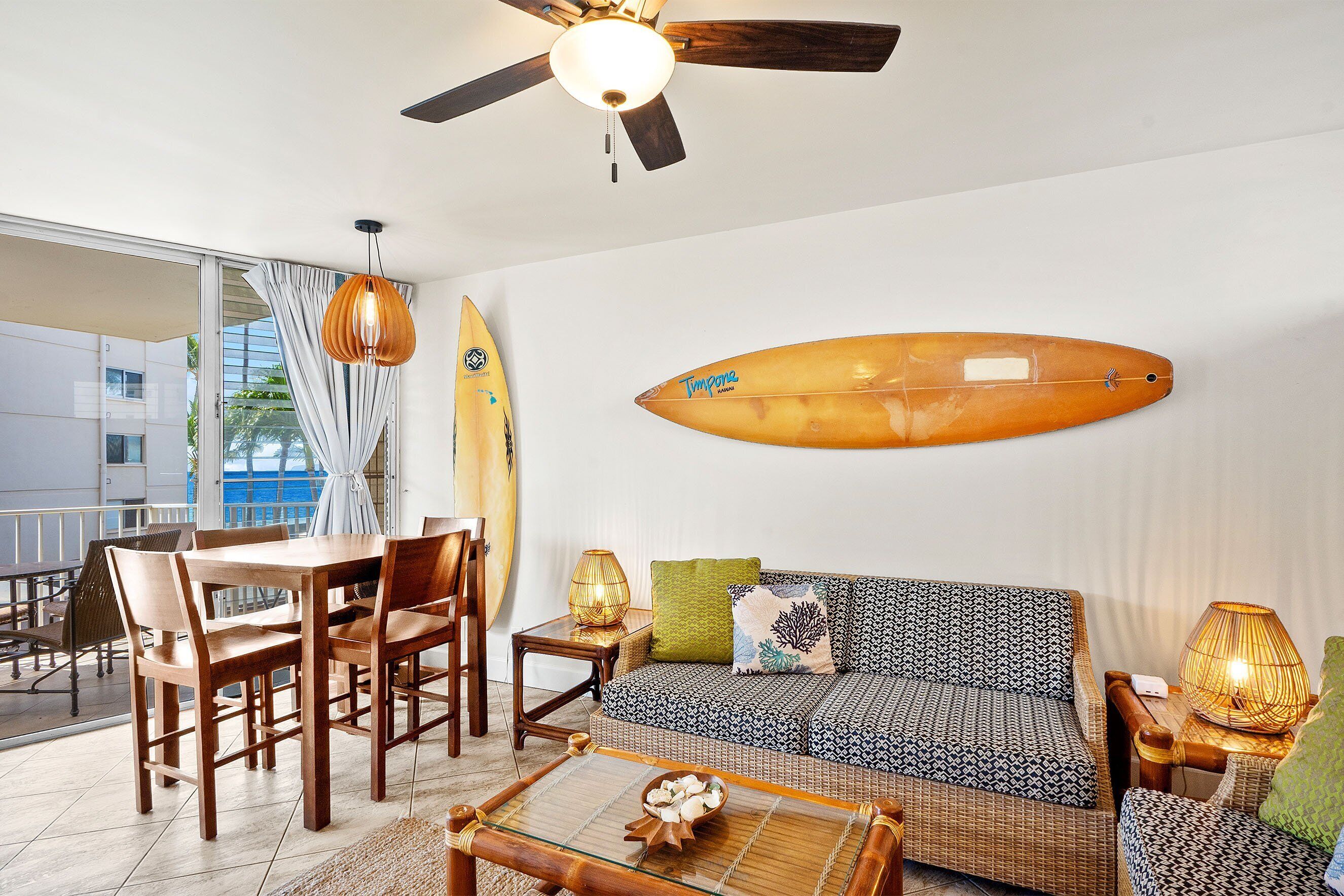 Huoneisto, useita sänkyjä, parveke, valtamerinäköala (Kamaole Nalu 301) | Oleskelualue