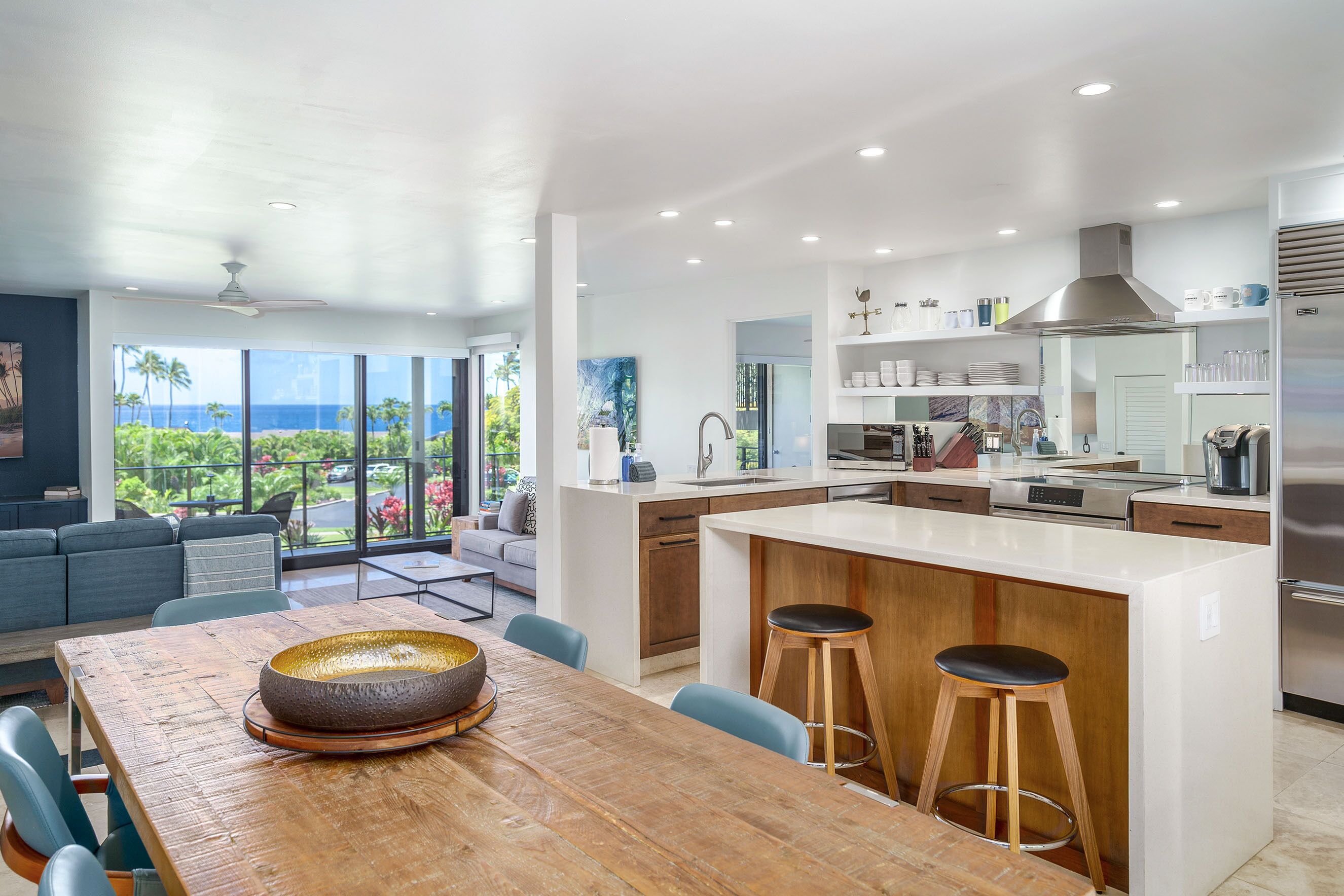 Condo, varias camas, balcón, vista al océano (Wailea Elua Village 803) | Interior
