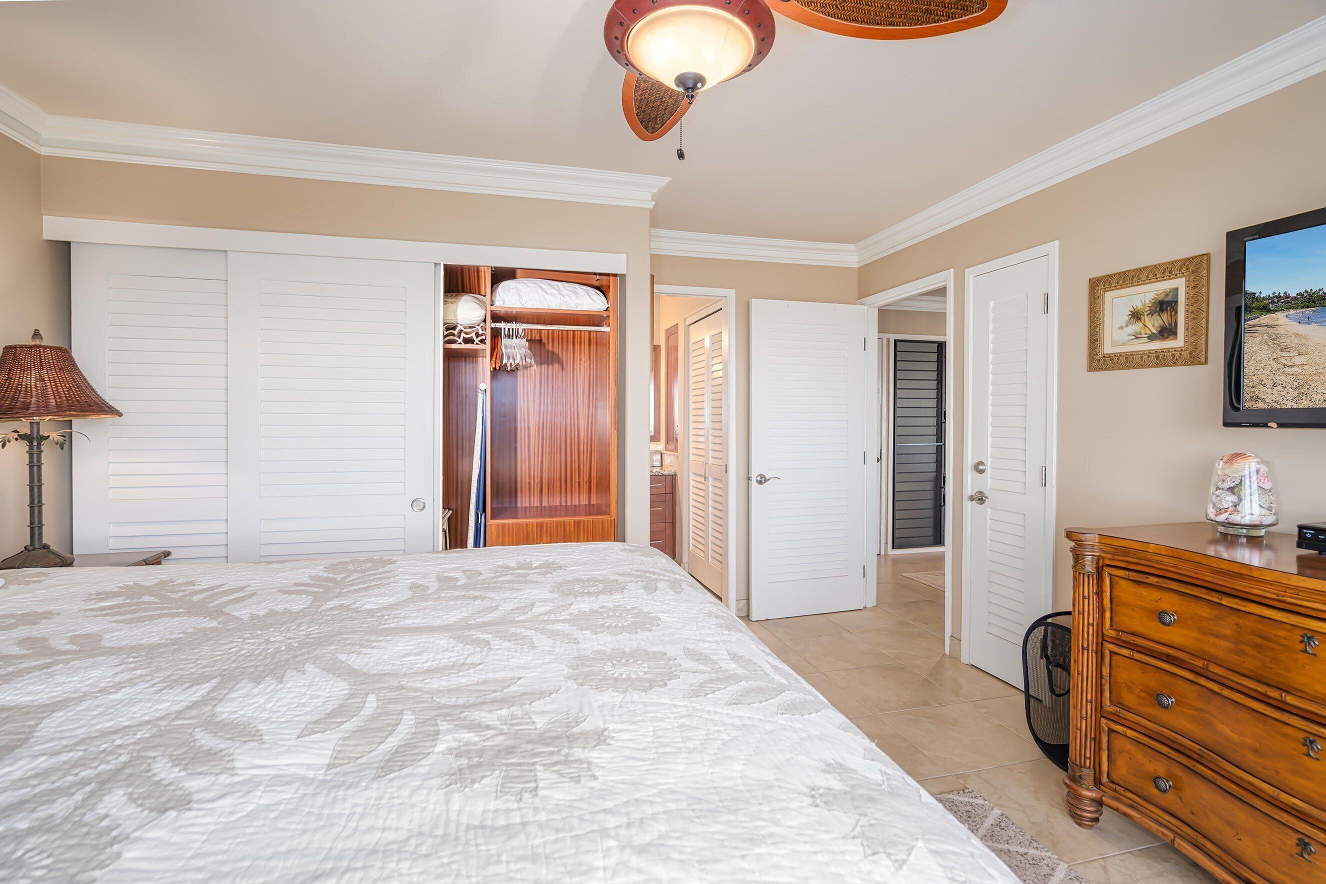 Condo, 1 King Bed, Balcony, Ocean View (Wailea Ekolu 407) | 1 bedroom, individually decorated, individually furnished, bed sheets