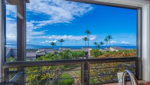 A bathroom with a view of a tropical landscape, including palm trees and a clear blue sky. - Dramatic Ocean Views, Wailea Ekolu 407, Perfect for Couples, Renovated, Split AC (Kihei)