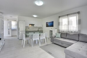 TV - Villa Residence Oli A (74208-K1) - Liznjan (Liznjan)