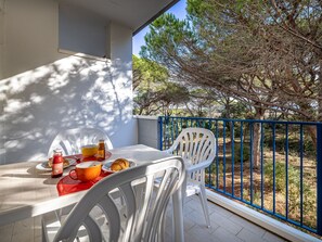 Outdoor dining - Nette Wohnung in Principina A Mare mit Terrasse und Garten by Interhome (Alberese)