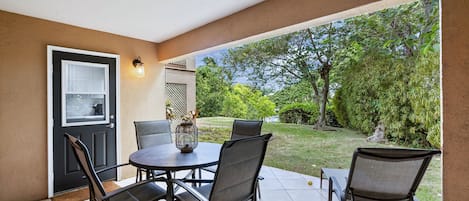 Appart'hÎtel, 1 trÚs grand lit et 1 canapé-lit, balcon, vue océan (Wailea Ekahi 24B) | Restauration extérieure