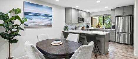 Condo, 1 King Bed with Sofa bed, Balcony, Ocean View (Wailea Ekahi 24B) | Private kitchen | Coffee/tea maker, dining tables