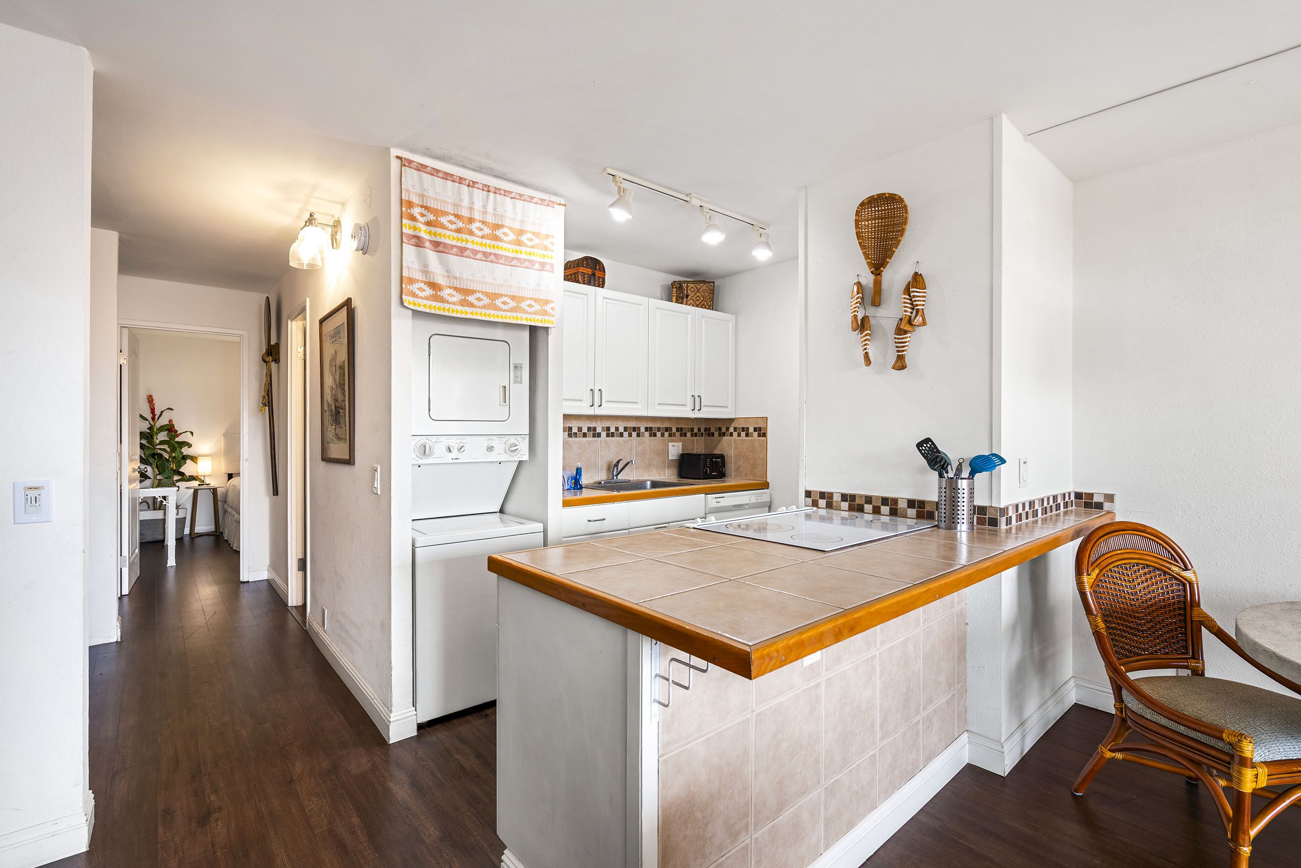 Condo, 1 cama King size y sofá cama, balcón, vista al océano (Maui Vista 2-301) | Cocina privada | Cafetera y tetera y comedor 