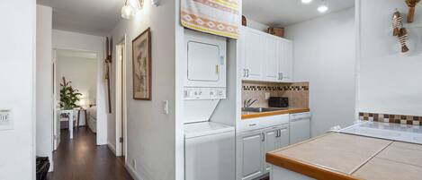 Condo, 1 King Bed with Sofa bed, Balcony, Ocean View (Maui Vista 2-301) | Private kitchen