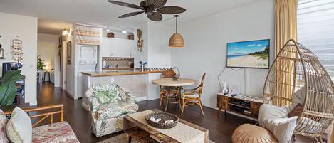 Apartment, 1 King-Bett und Schlafsofa, Balkon, Meerblick (Maui Vista 2-301) | Wohnbereich