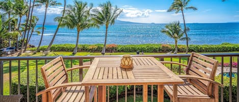 コンドミニアム クイーンベッド 1 台 バルコニー オーシャンビュー (Maalaea Banyans 204) | 屋外ダイニングエリア
