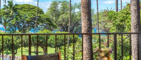 Huoneisto, 1 suuri parisänky ja vuodesohva, parveke, valtamerinäköala (Kamaole Sands 1-307) | Ulkoruokailutilat