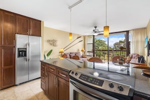 คอนโด, เตียงควีนไซส์ 1 เตียง และโซฟาเบด, ระเบียง, วิวทะเล (Maui Vista 1-308) | ภายใน