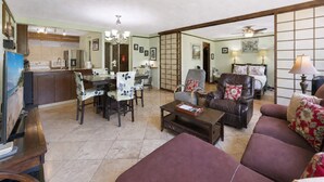 Kondominium, Beberapa Tempat Tidur, balkon, pemandangan samudra (Haleakala Shores A-308) | Interior