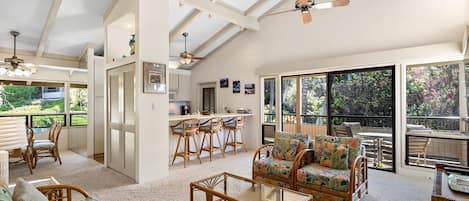 Apartment, Mehrere Betten, Balkon, Meerblick (Wailea Ekolu 1514) | Wohnbereich