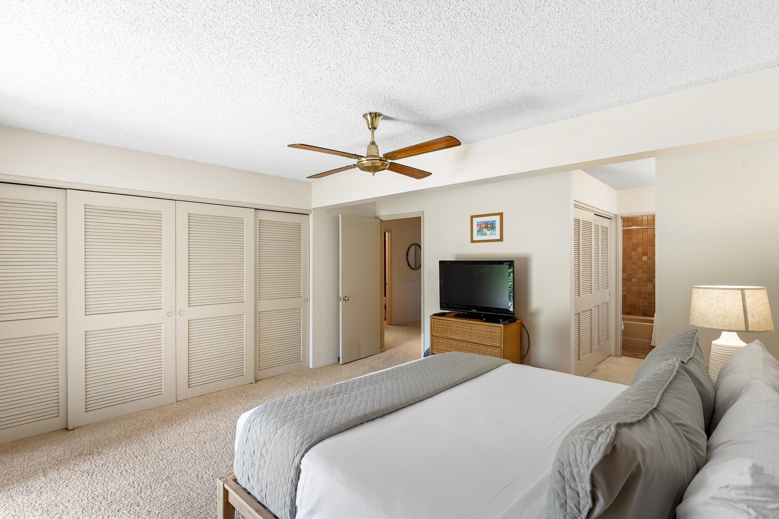 2 عدّة غرف نوم وملاءات أسرّة