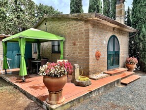 Outdoor dining - Unabhängiges Zimmer im Garten in der Nähe des Meeres by Interhome (Castiglione della Pescaia)
