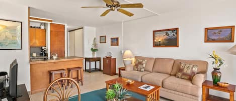 Appart'hÎtel, 1 grand lit et 1 canapé-lit, balcon, vue océan (Maui Vista 3-102) | Coin séjour