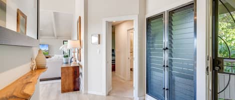 Leilighet, 2 queensize-senger, balkong, havutsikt (Wailea Ekolu 102) | Innvendig