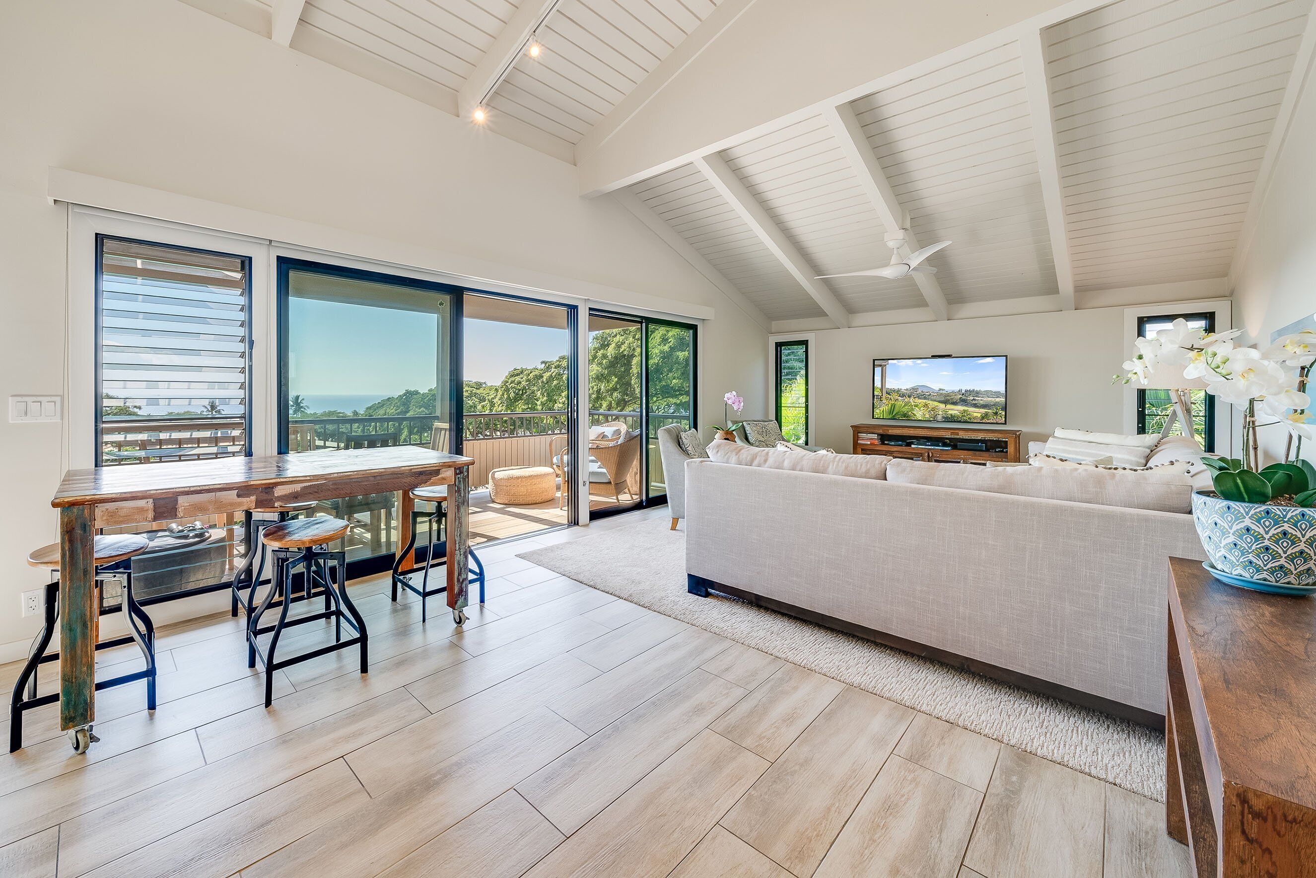 Condo, 2 Queen Beds, Balcony, Ocean View (Wailea Ekolu 102) | Living area