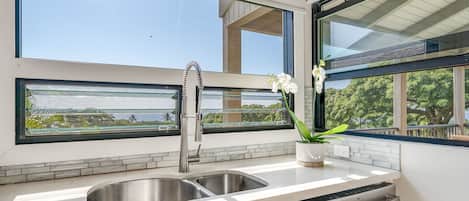 Condo, 2 Queen Beds, Balcony, Ocean View (Wailea Ekolu 102) | Interior