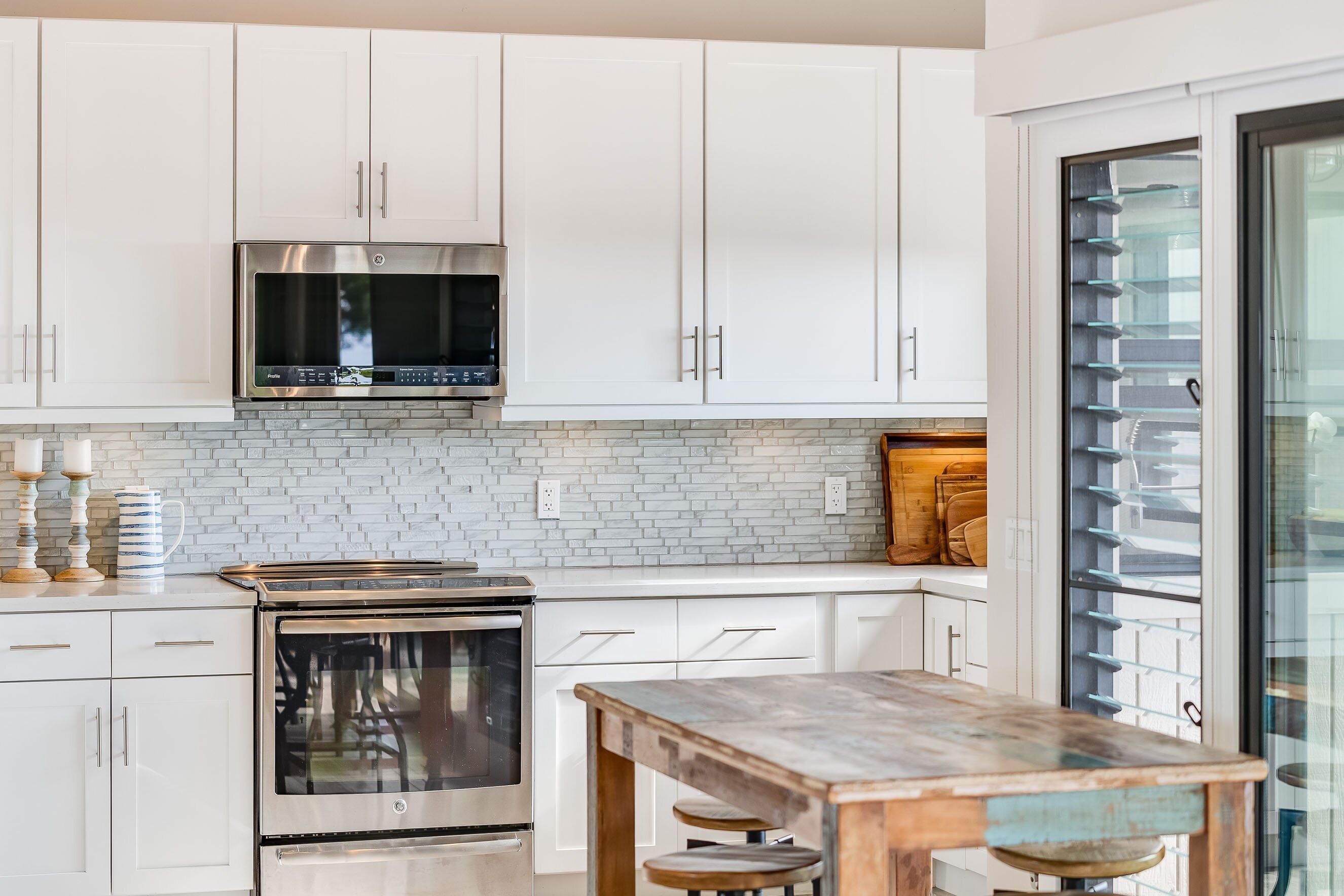 Condo, 2 camas Queen size, balcón, vista al océano (Wailea Ekolu 102) | Cocina privada | Cafetera y tetera y comedor 