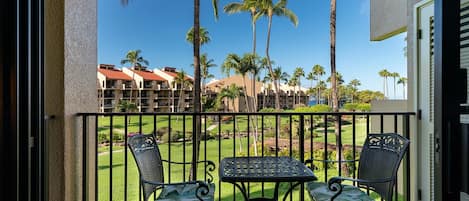 Apartment, 1 King-Bett und Schlafsofa, Balkon, Gartenblick (Kamaole Sands 2-204) | Ausblick vom Zimmer