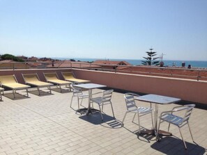 Outdoor dining - Große Wohnung in Castiglione Della Pescaia mit Terrasse by Interhome (Castiglione della Pescaia)