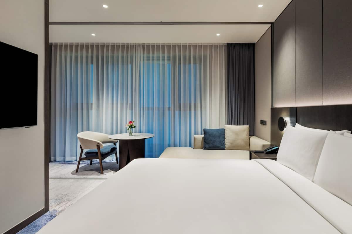 Room, 1 King Bed, City View