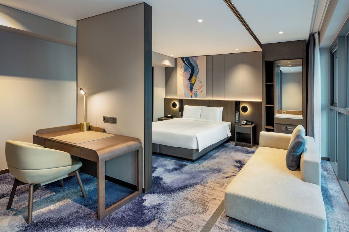 Suite, 1 King Bed