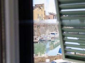 Interior - Zimmer mit Terrasse und Grachtenblick by Interhome (Livorno)