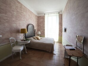 Internet - Zimmer mit Terrasse und Grachtenblick by Interhome (Livorno)