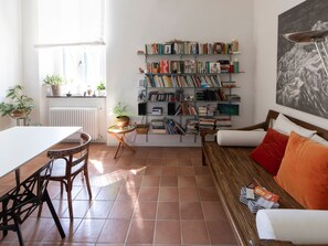 Interior - Zimmer mit Terrasse und Grachtenblick by Interhome (Livorno)