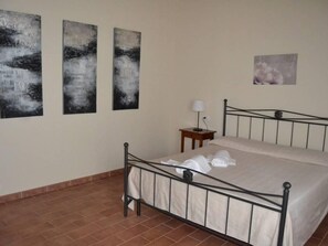Internet - Zwei-Zimmer-Wohnungen im ersten Stock mit kleinem Außenbalkon by Interhome (Campiglia Marittima)
