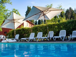 Pool - Rustikale Wohnung mit Swimmingpool in den Hügeln der Toskana by Interhome (Peccioli)
