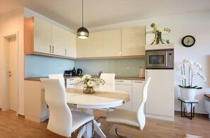 Fridge, microwave, stovetop, dishwasher - Apartment Beach (74259-A1) - Medulin (Medulin)