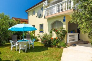 Outdoor dining - Apartment Mirjana (74257-A1) - Medulin (Medulin)