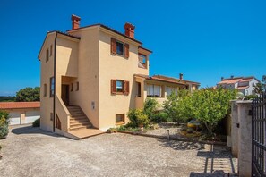 Unclassified image, 3 of 19, button - Apartments Buic (74271-A1) - Vinkuran (Vinkuran)
