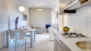 Coffee/tea maker, fridge, microwave, stovetop - Apartments Buic (74271-A1) - Vinkuran (Vinkuran)
