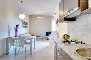 Fridge, microwave, stovetop, coffee/tea maker - Apartments Buic (74271-A1) - Vinkuran (Vinkuran)
