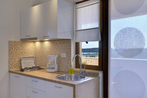 Fridge, microwave, coffee/tea maker, cookware/dishes/utensils - Apartments Buic (74271-A2) - Vinkuran (Vinkuran)