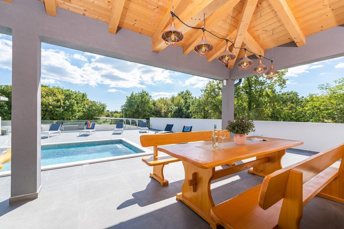 屋外ダイニングエリア