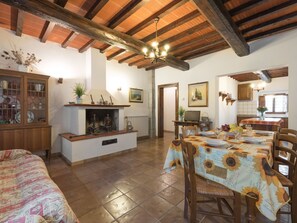 Dining - 'Gianna' mit Terrasse by Interhome (Londa)