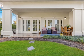 Outdoor dining - New! Poolside Reunion Retreat Near Orlando Attractions (Kissimmee)