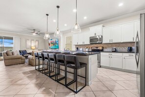 Fridge, microwave, oven, stovetop - Epic Luxe Oasis at Windsor Westside (Kissimmee)