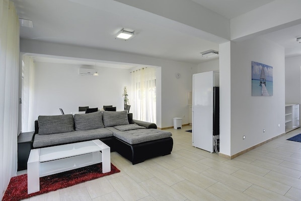 TV - Villa Lara 1 (74282-K1) - Liznjan (Liznjan)