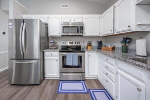 Fridge, microwave, oven, stovetop - The Quiet Grove: Pet friendly 3 Bed 2 bath private wooded views with deck (Durham)