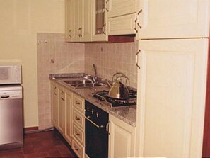 Frigorifero, microonde, forno, lavastoviglie