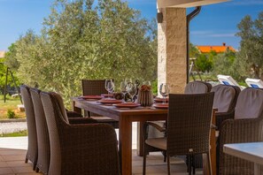 Outdoor dining - Villa Nirvana (74307-K1) - Vodnjan (Vodnjan)