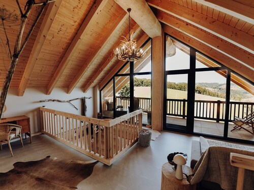 Ferienhaus Wiesenchalet – Sauerland mit Bergblick, privater Terrasse & WLAN