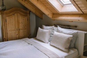 Escrivaninha, Wi-Fi, roupa de cama, acesso para cadeiras de rodas